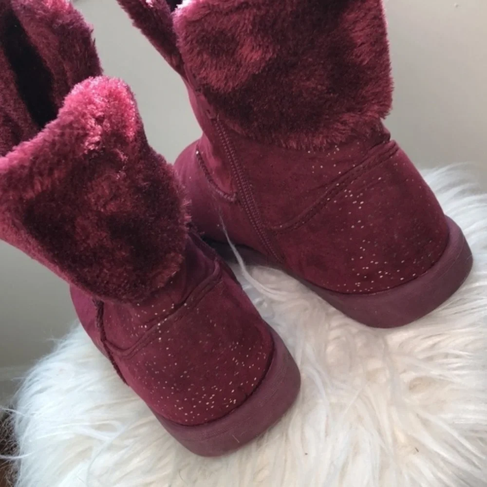 ROEBUCK & CO | Women’s Maroon Ankle Height Boots + Gold Sparkle, Size 5.